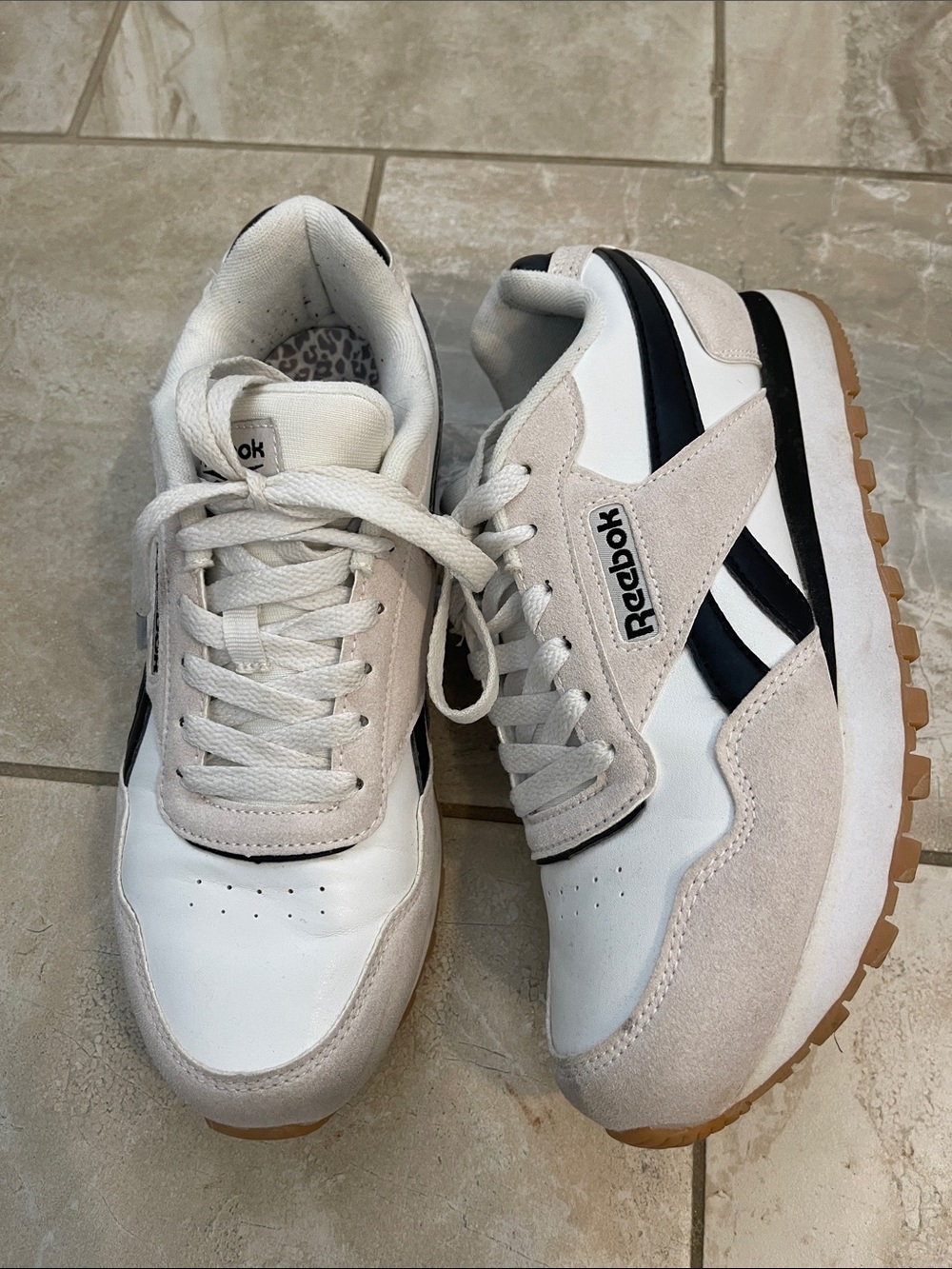 Reebok Classic Leather Legacy Sneakers 8.5 Gumsole